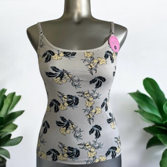 FREE 🆕🐝Floral Print Camisolel - Picture 1 of 15